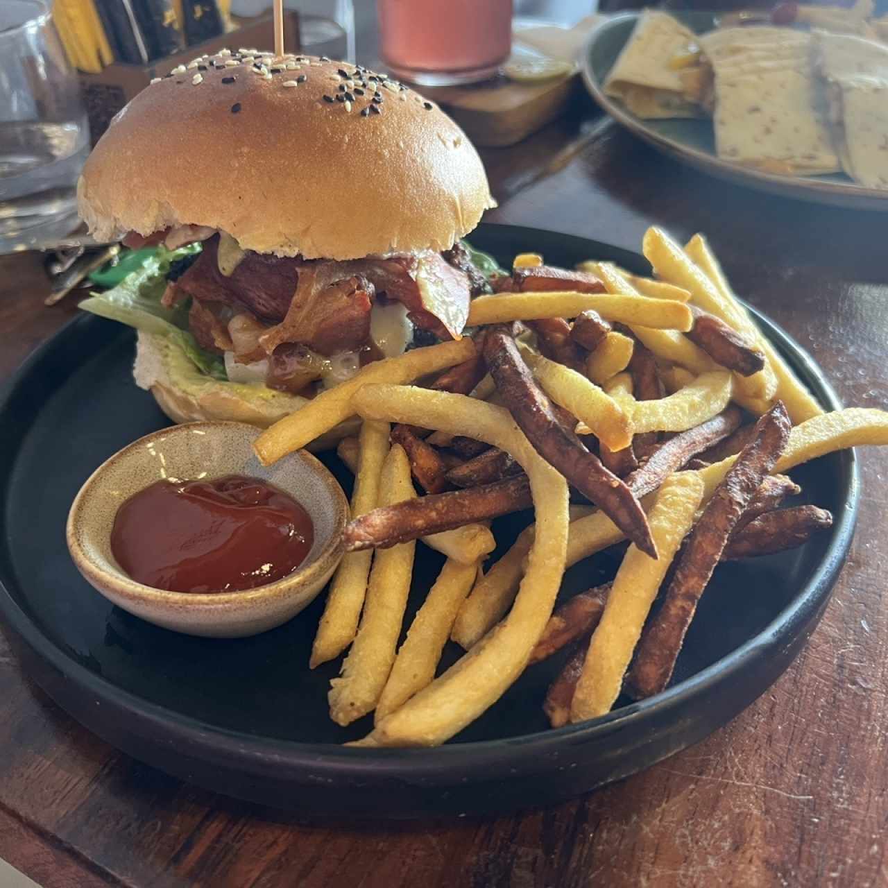 The Burger/incluye papas