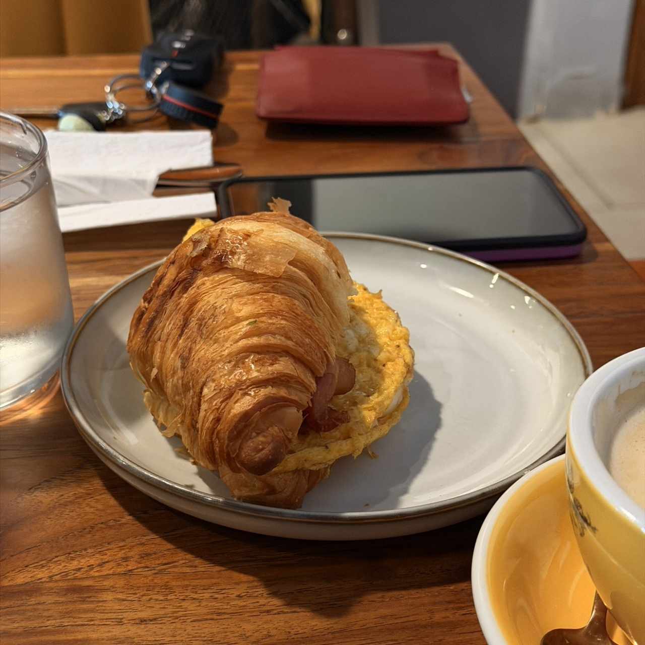 Croissant jamón y queso