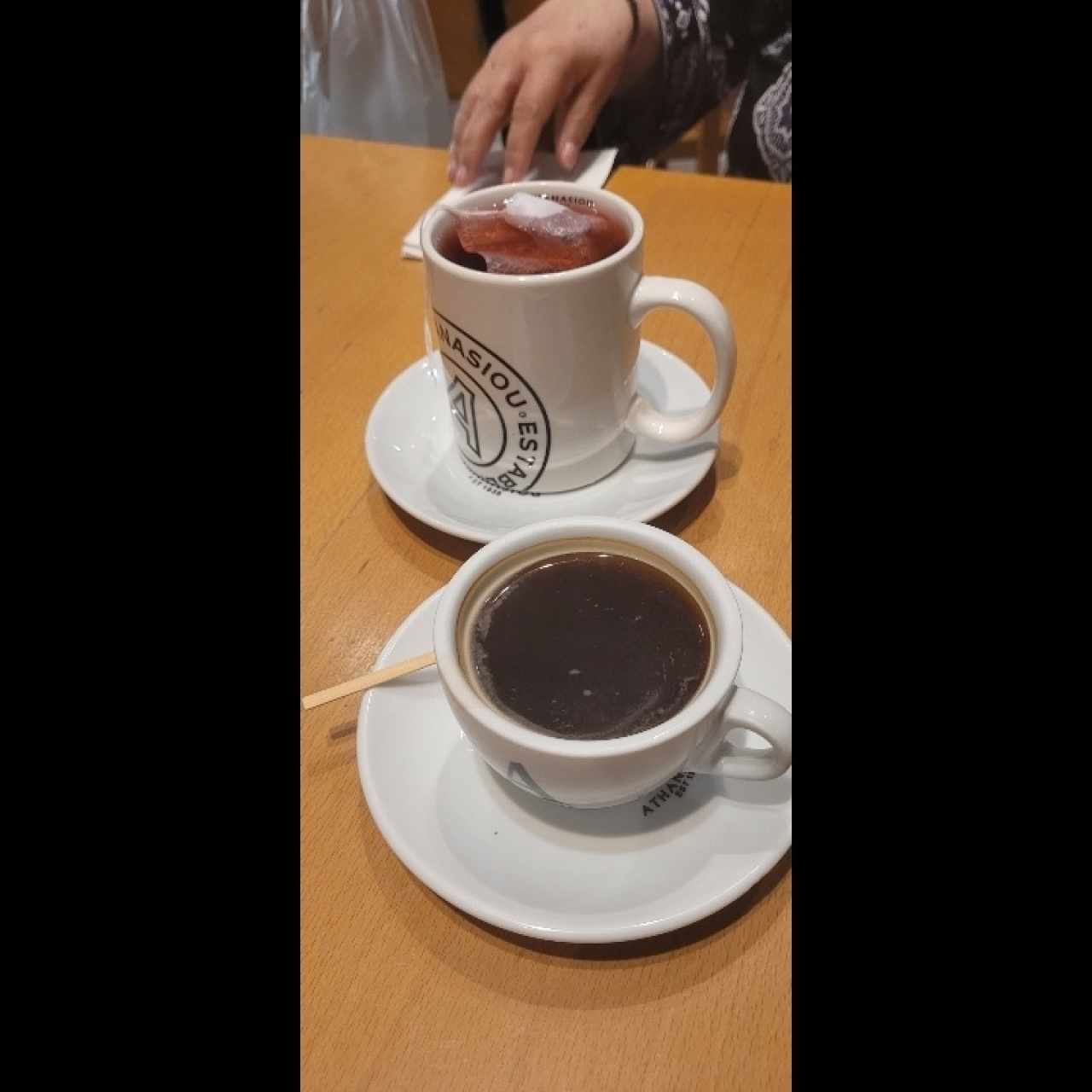 Café americano y te Jamaica 