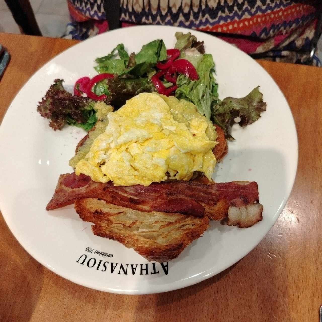 Avocado croissant 