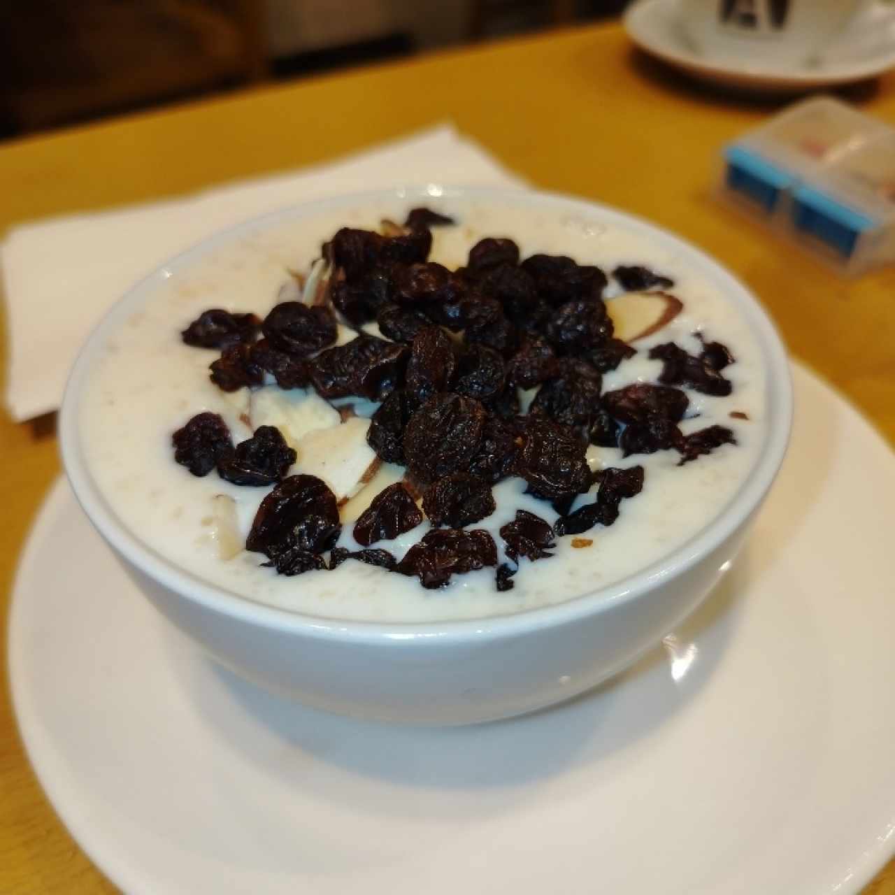 Avena chica con pasitas y almendras 