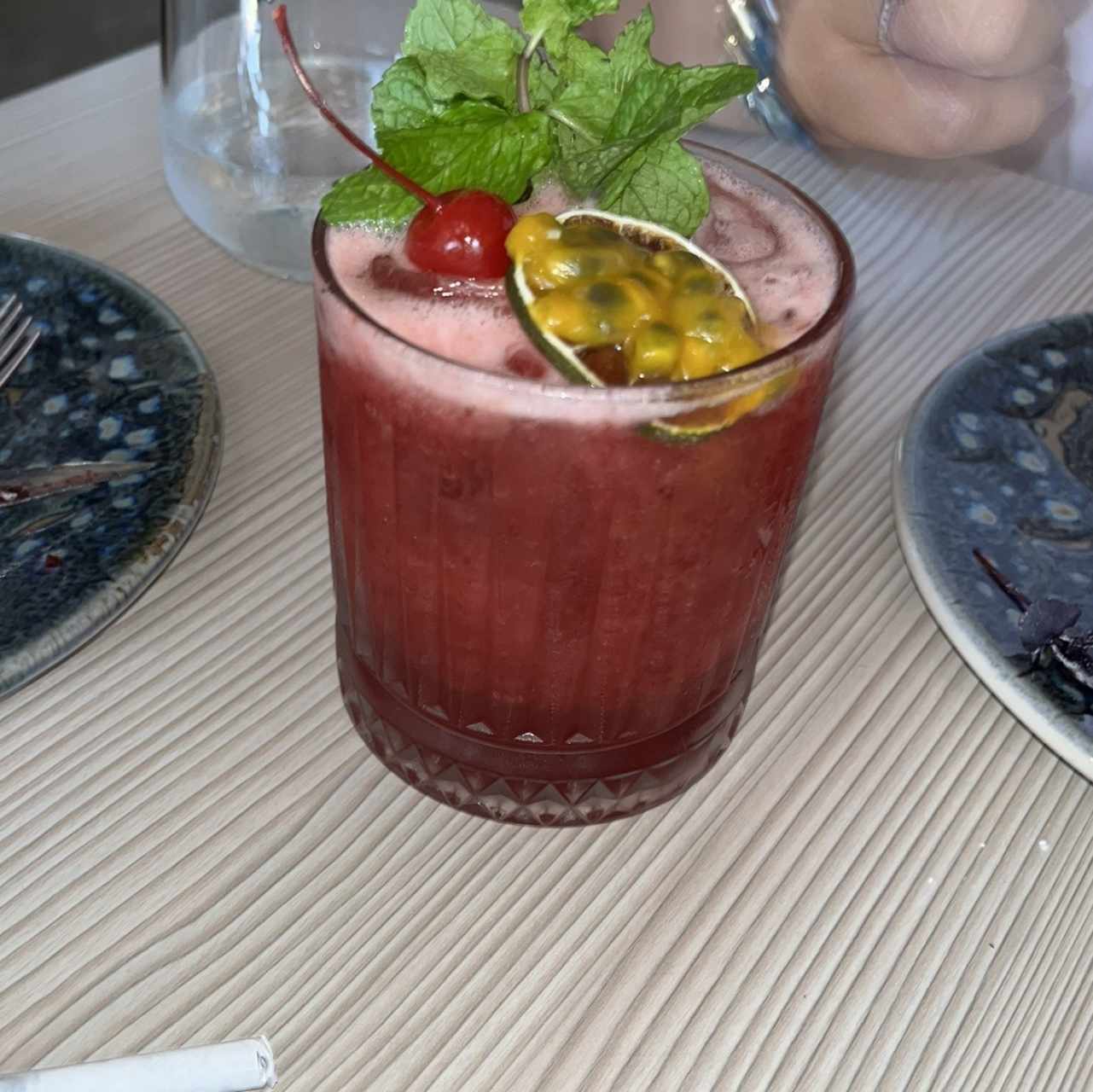 Coctel con ginebra y maracuya