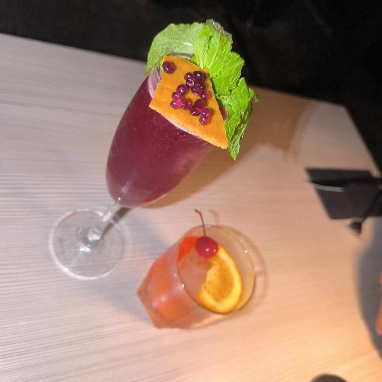 Negroni y coctel a base de frutos rojos