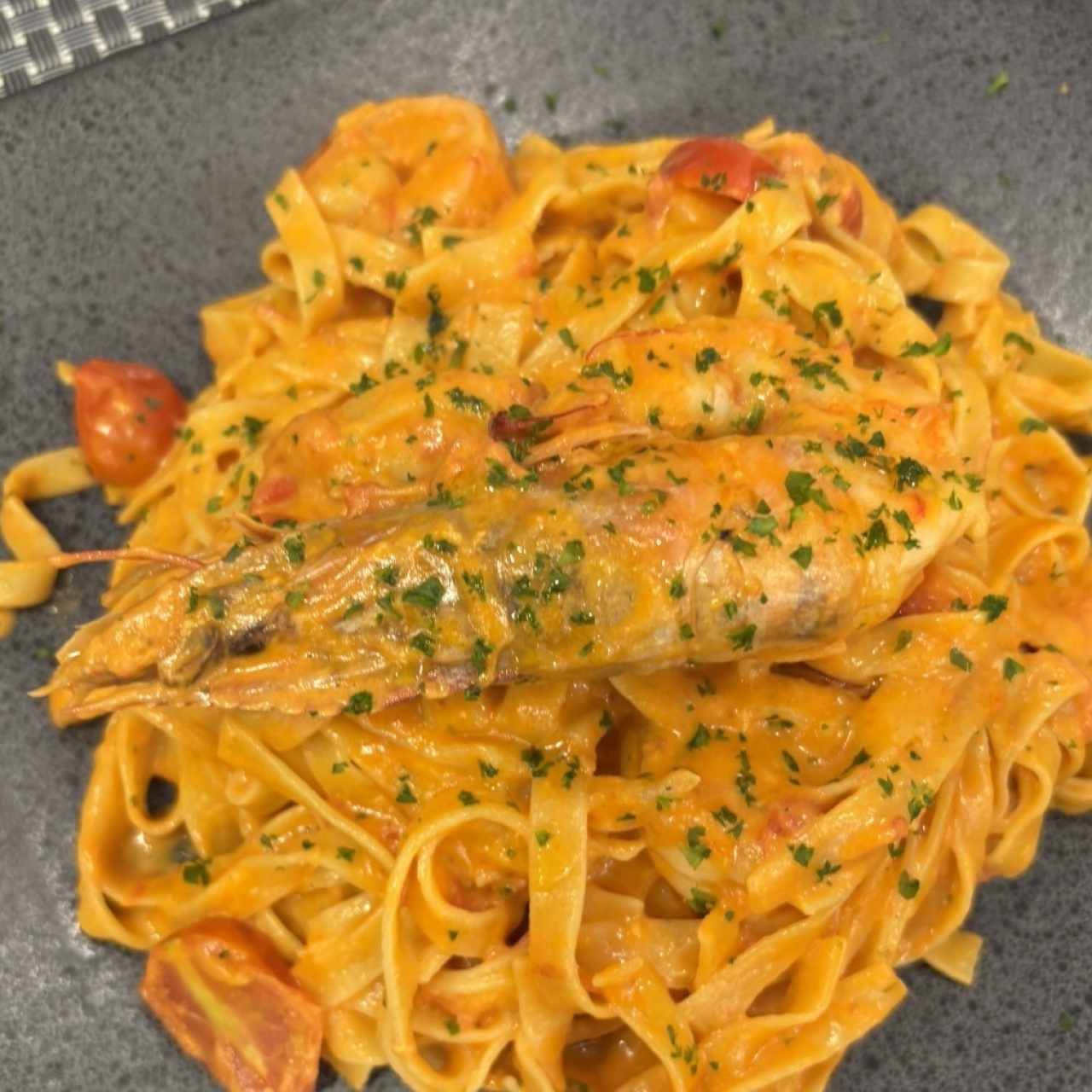 Primi Piatti - FETTUCCINE GAMBERONI