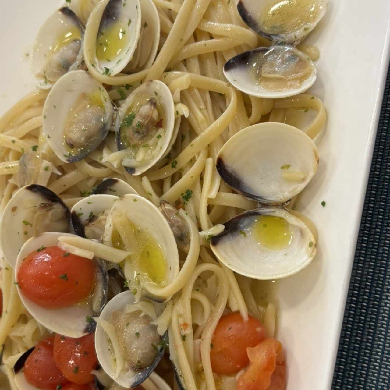 Primi Piatti - LINGUINE ALLE VONGOLE