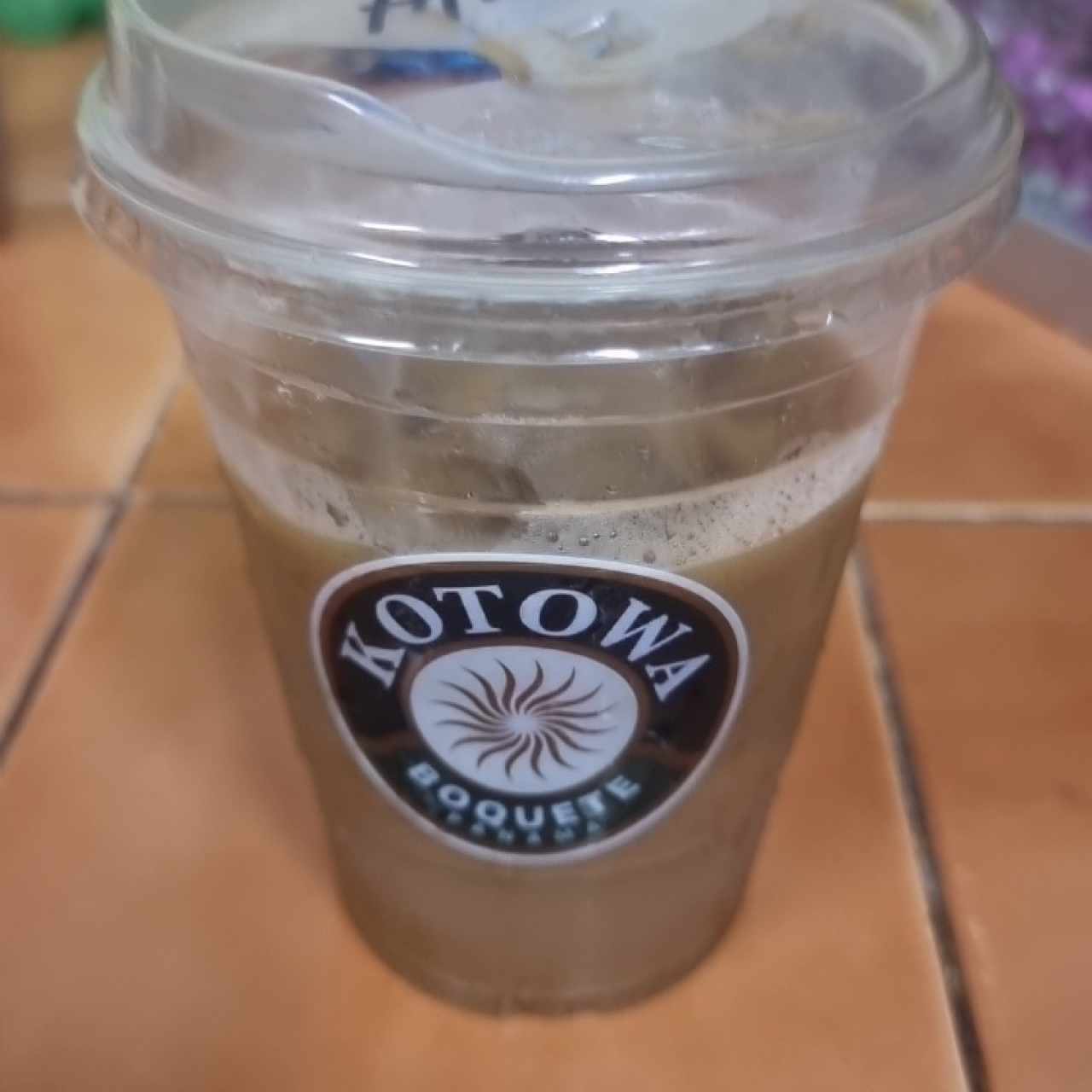 cold brew con leche de almendra. 