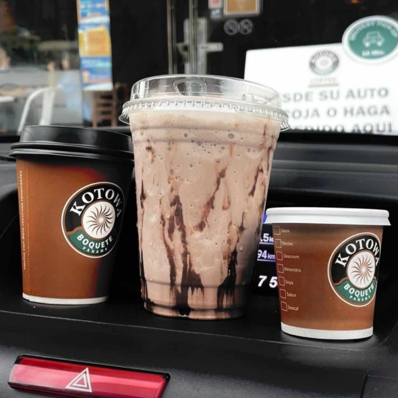 cafe negro frappe y expresó