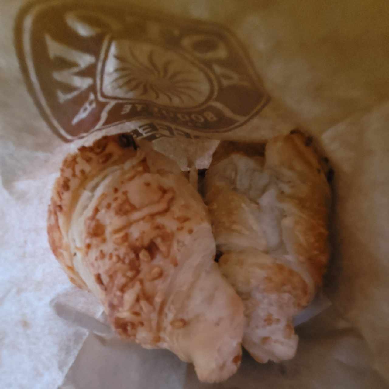 croissant jamón y queso 