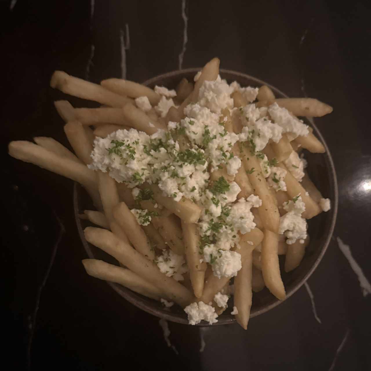 Papas con Queso Fetta