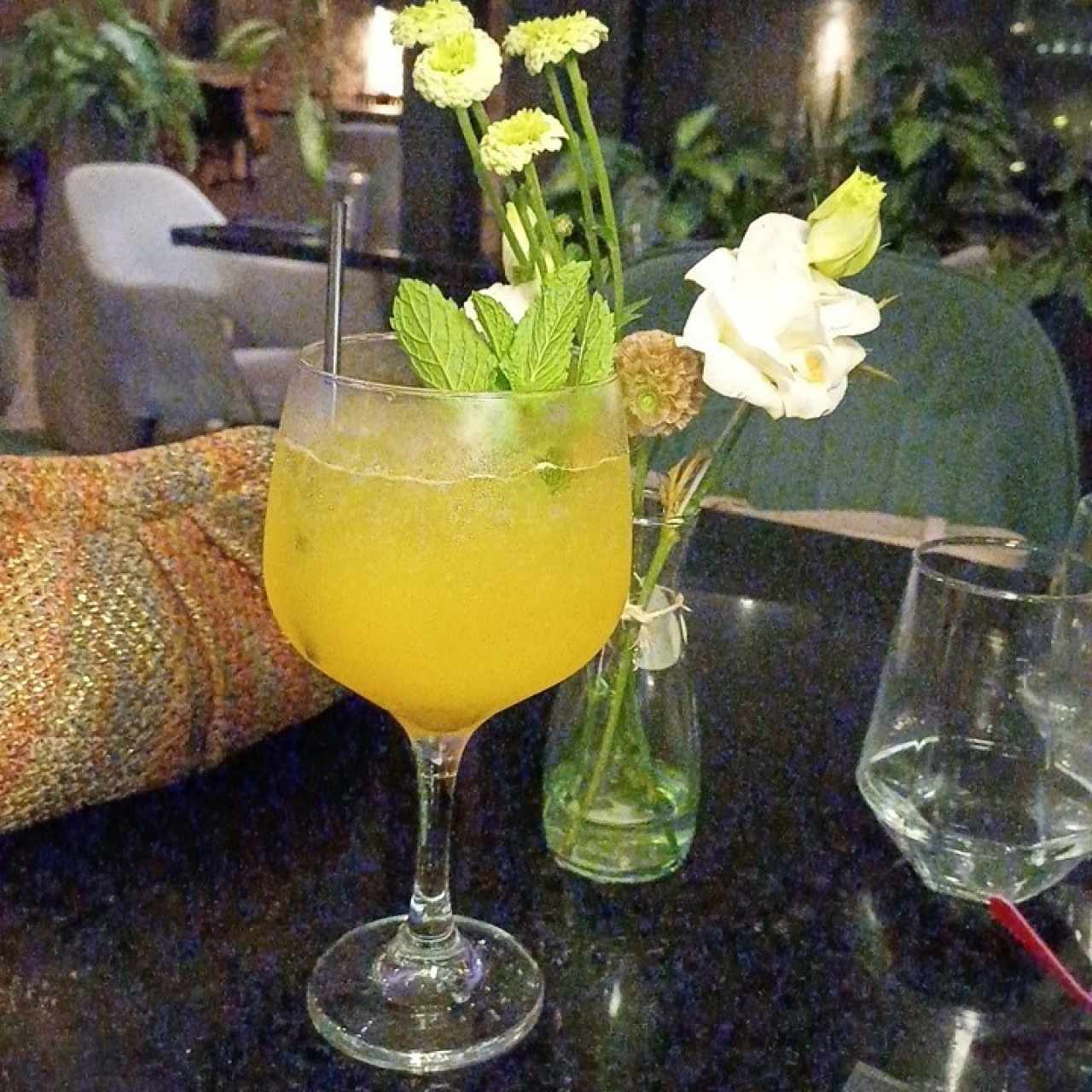 Mocktail-Maracuya, Gengibre y Hierbabuena
