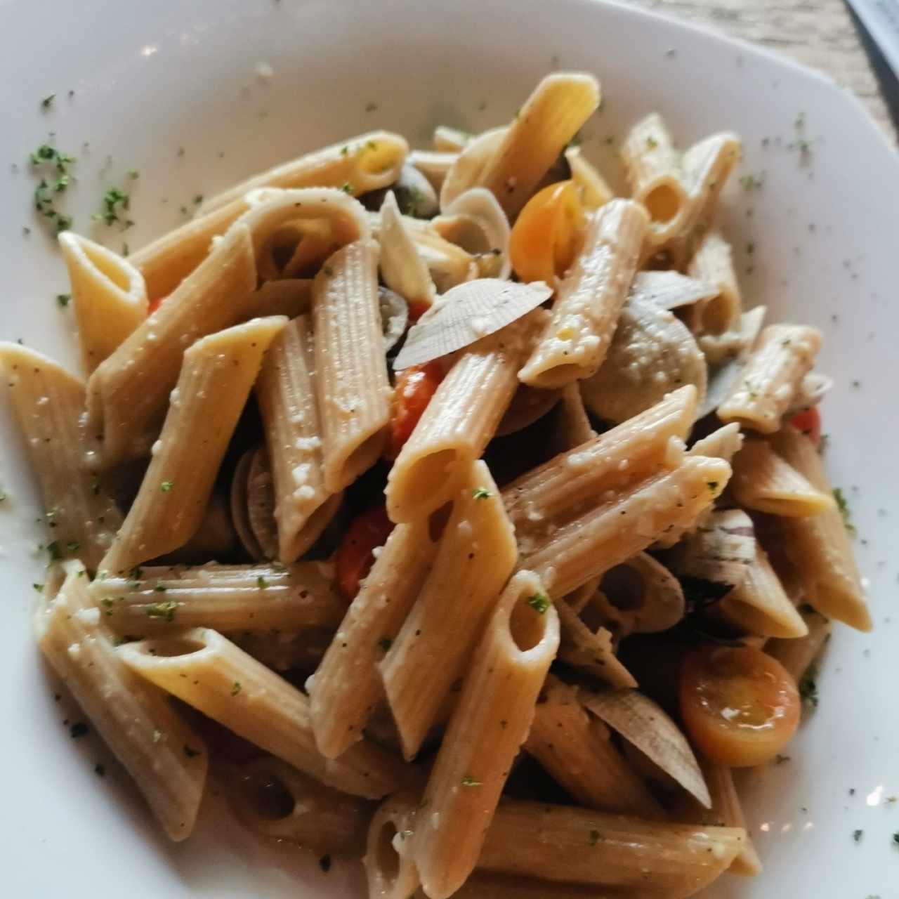 spaghetti con almejas en pasta integral