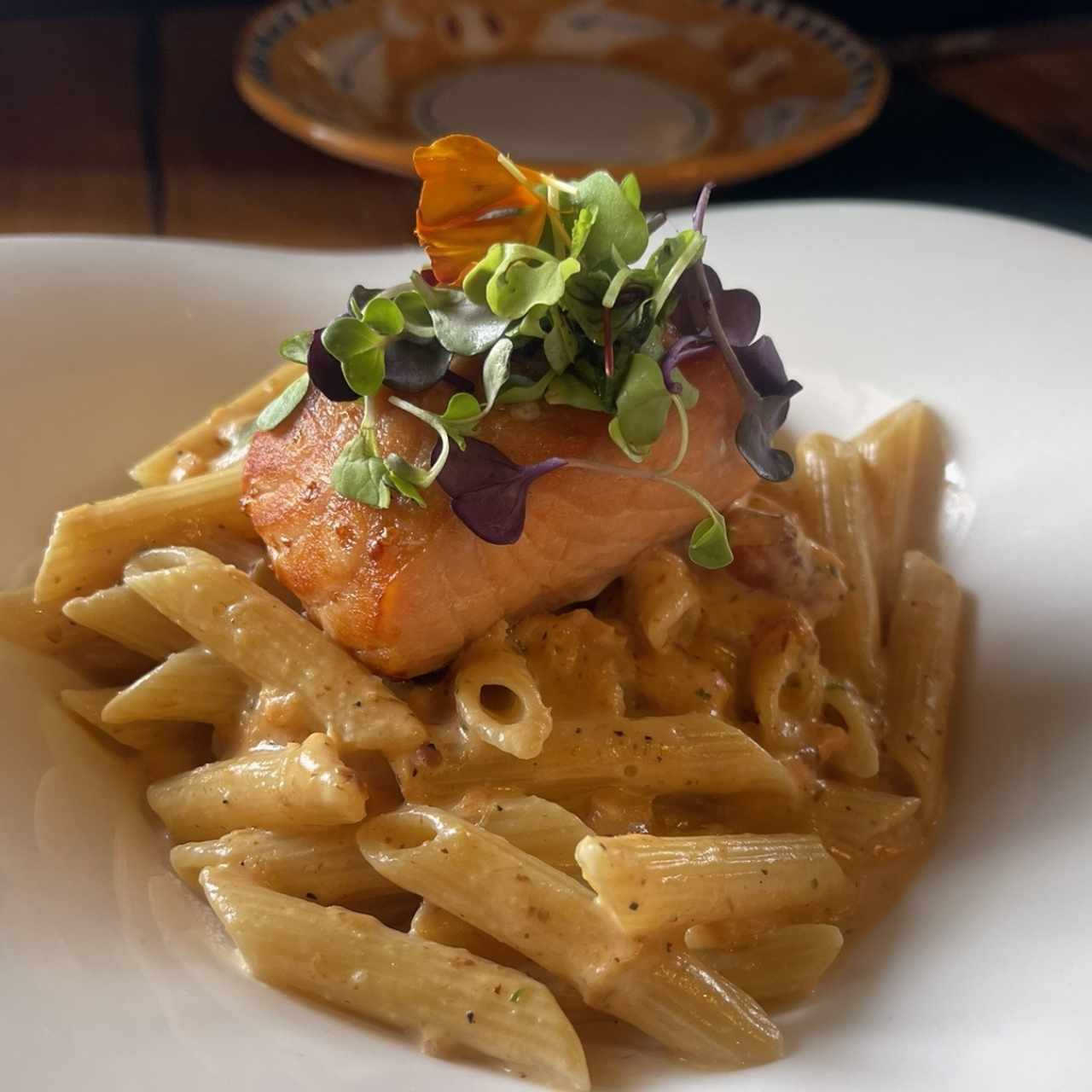 Farfalle con Salmón y Crema de Leche
