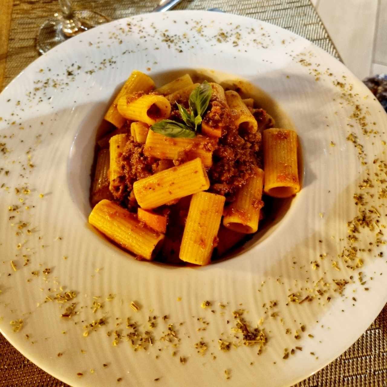 Rigatoni con Salsa Boloñesa de la Abuela Clara