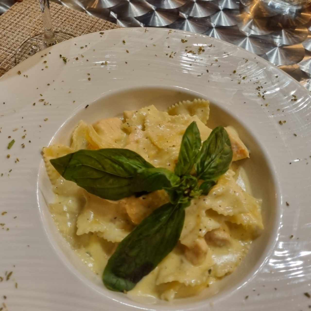 Farfalle con Salmón y Crema de Leche