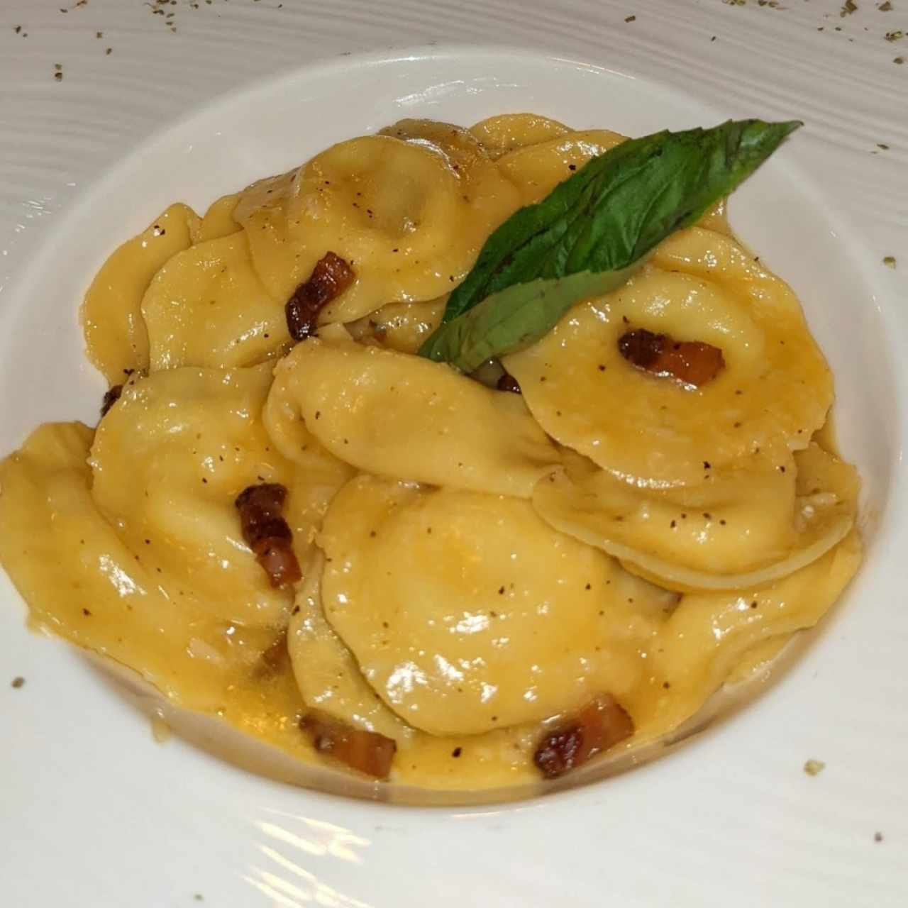 Ravioli con Salsa Carbonara