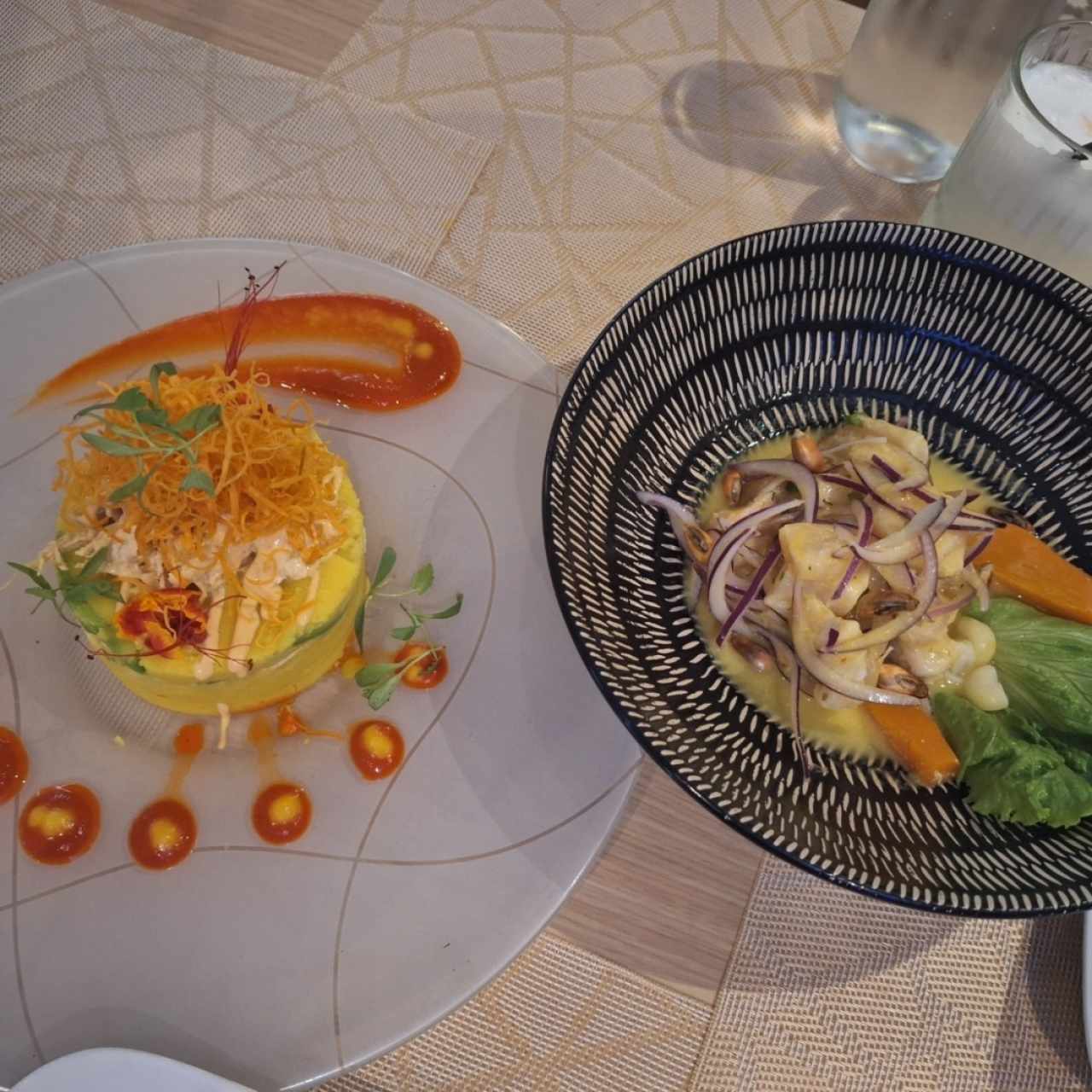 Causa Crocante de Pollo al Panko y Ceviche de Corvina.... riquisimas