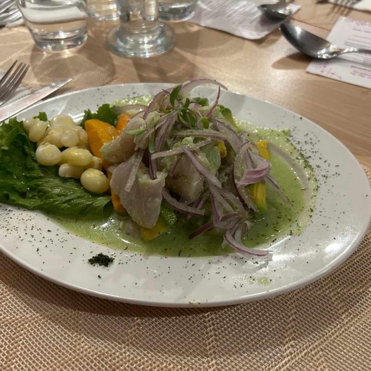 Ceviche de Corvina con Crema de Aguacate