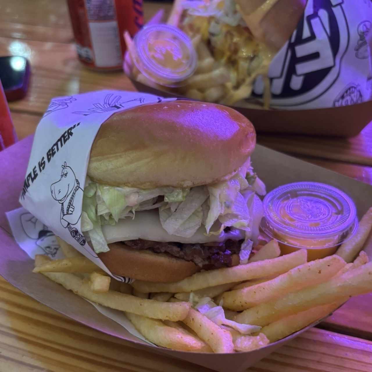 Combo - Sweet hippo burger, papas, soda 355 ml