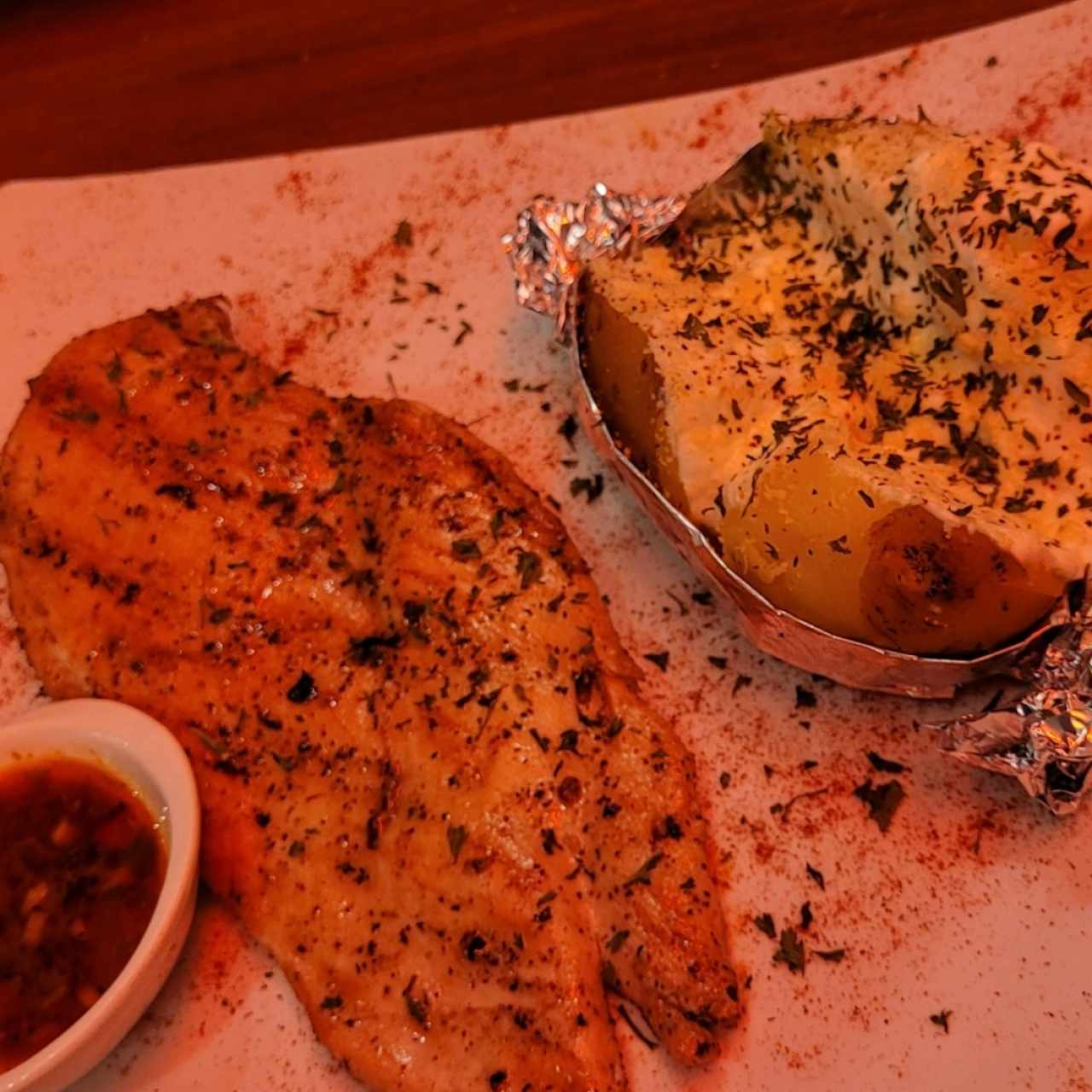 pechuga de pollo a la plancha con papá asada