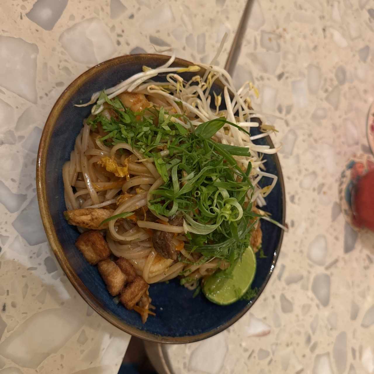 Pad Thai Mixto (pollo, filete y langostinos)
