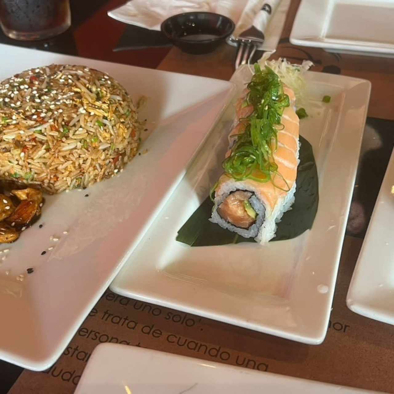 Arroz y 2 tipos de rolls