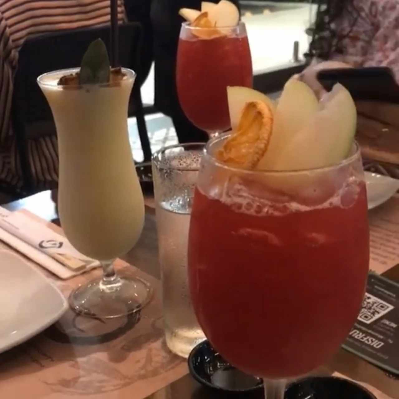 piña colado y sangría de frutos rojos