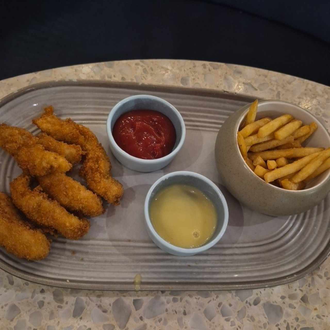 Tori fingers con papas fritas - menu kids