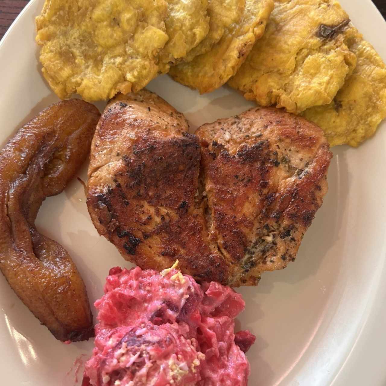 Pollo En Salsa De Hongos Y Tocino