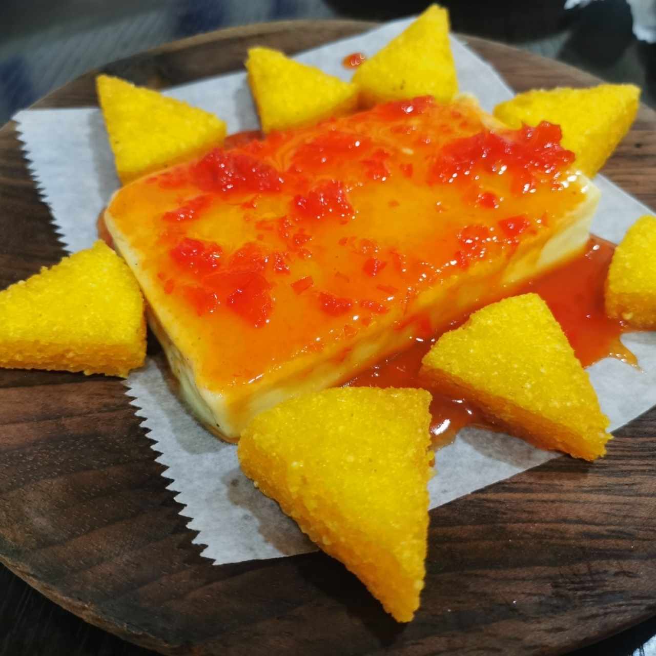 Queso al Gril con jalea de ají chombo