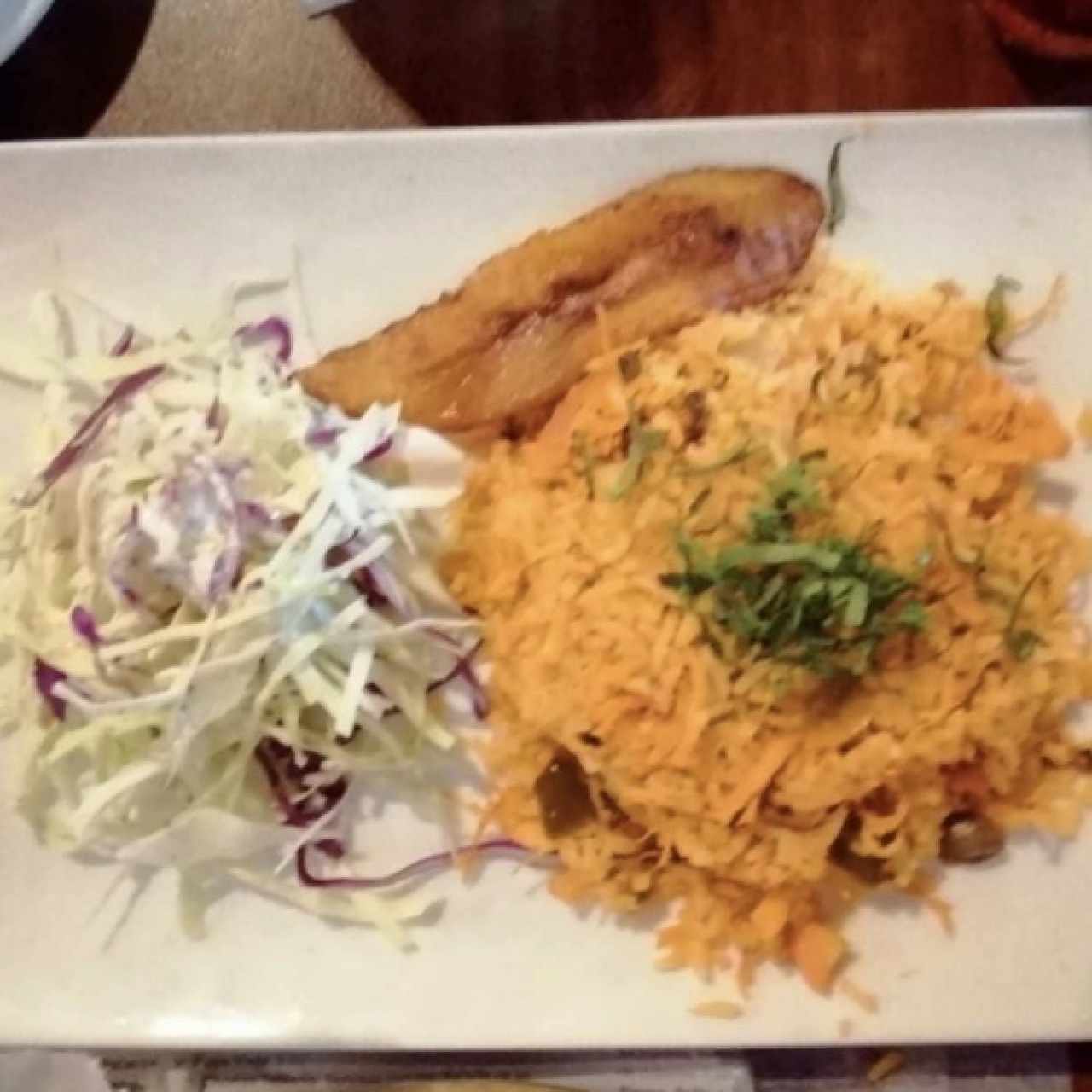 Arroz con pollo y ensalada gracias