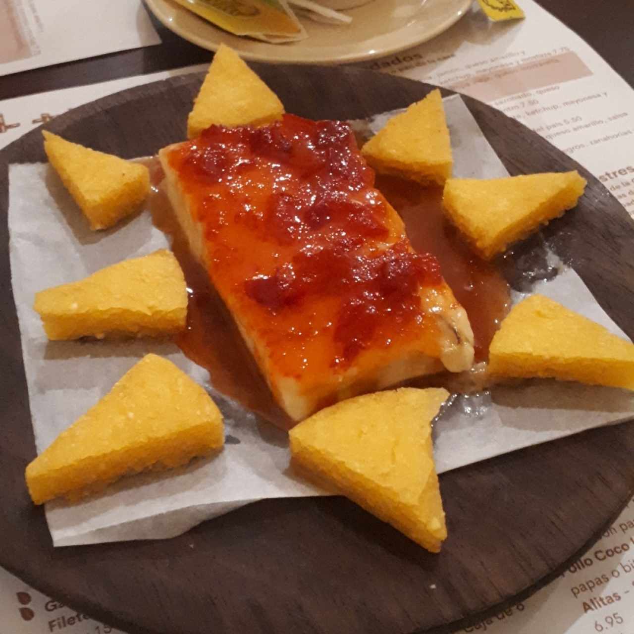 Queso Blanco Nacional al grill con mermelada Ají chombo.