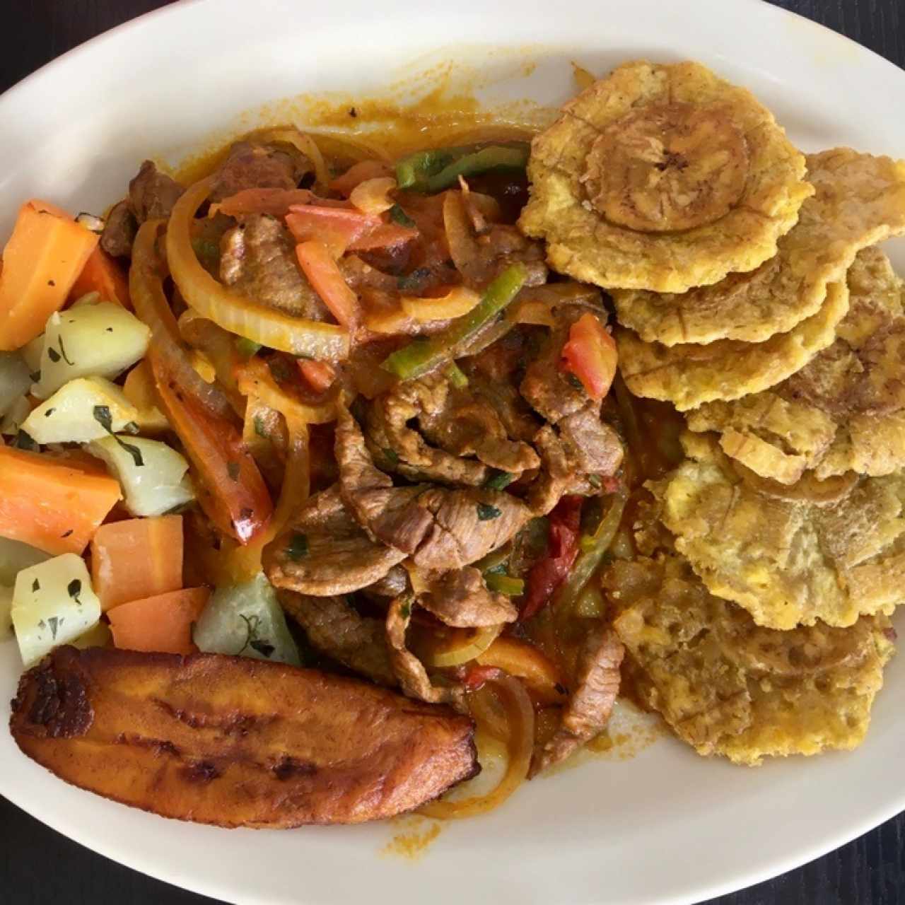 Bistec Picado con Patacones