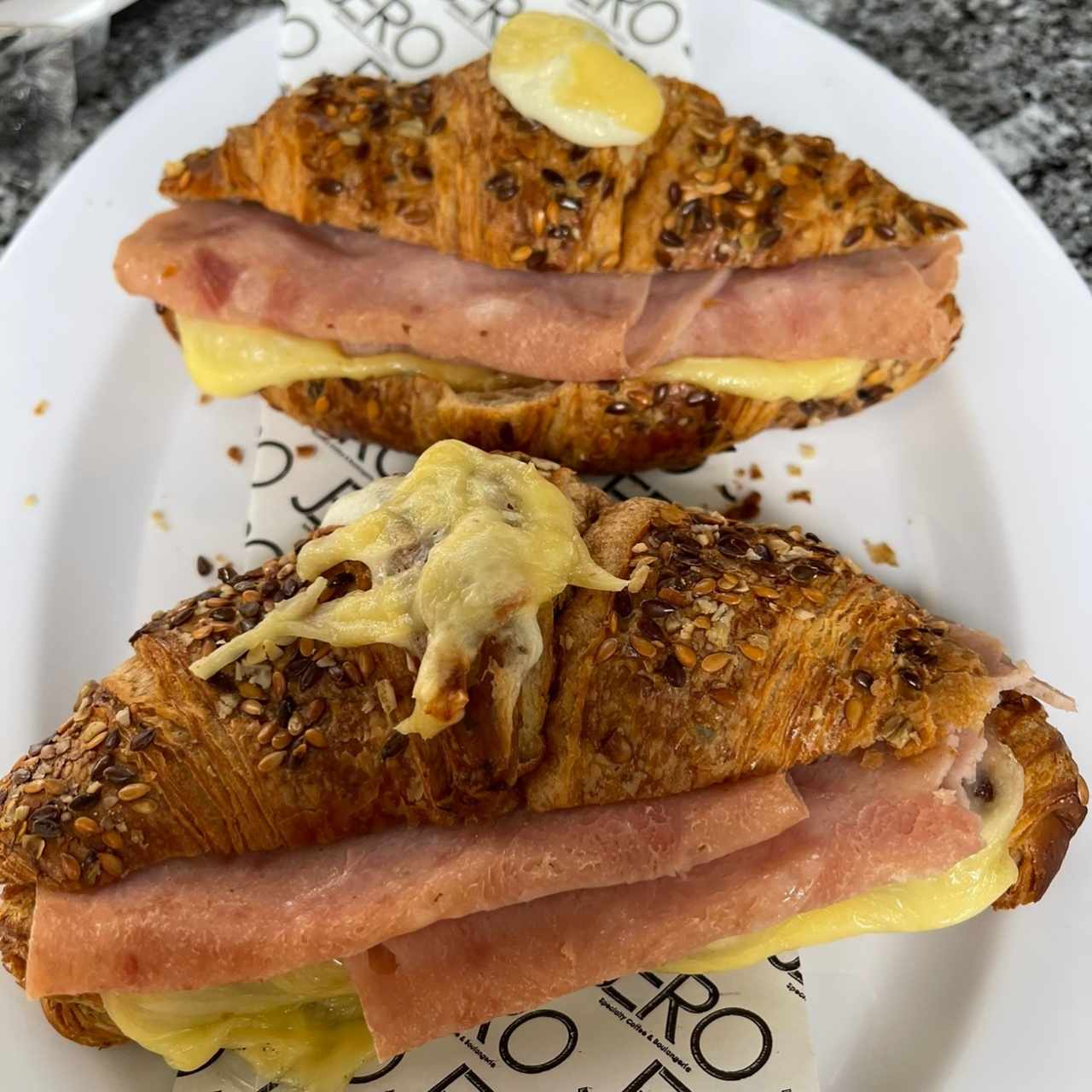 croissants de jamon y queso
