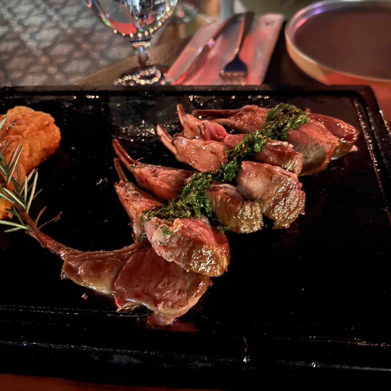 Rack de Cordero al Josper