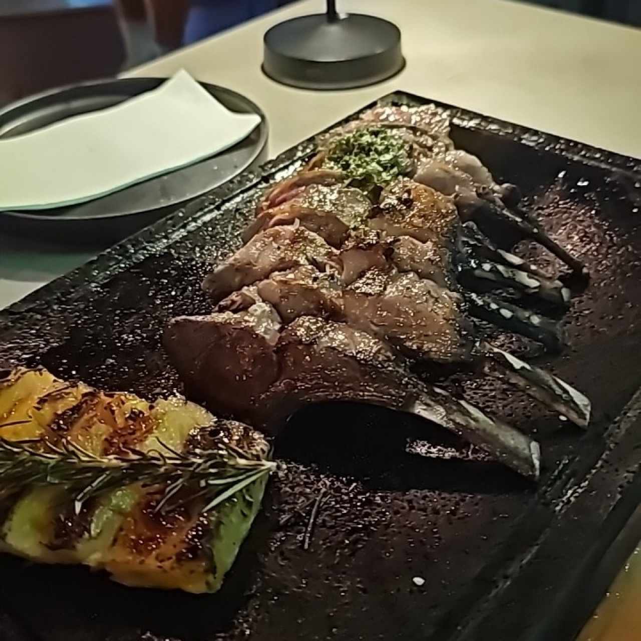 Rack de Cordero al Josper