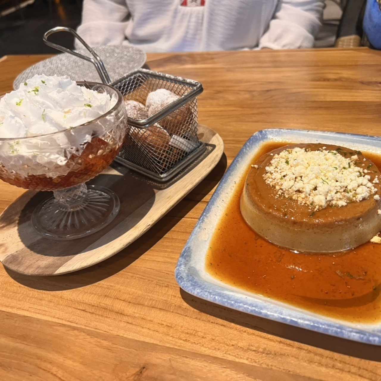 Postres - Fresas con crema, Flan de la casa