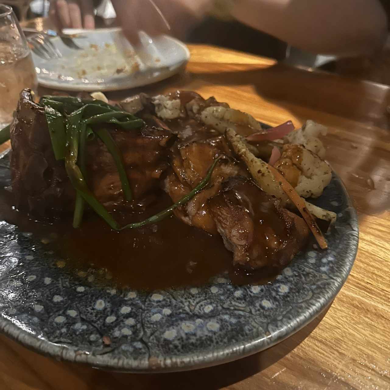 Chuletón de cerdo al carbón