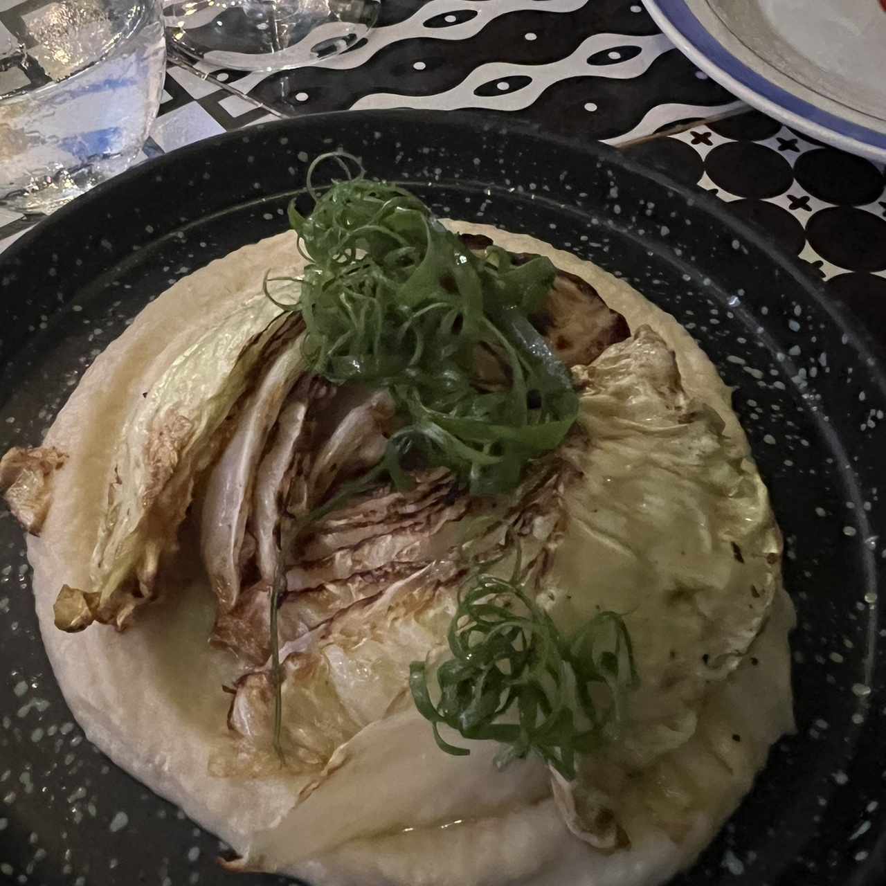 Repollo en mantequilla y pure de apio.  