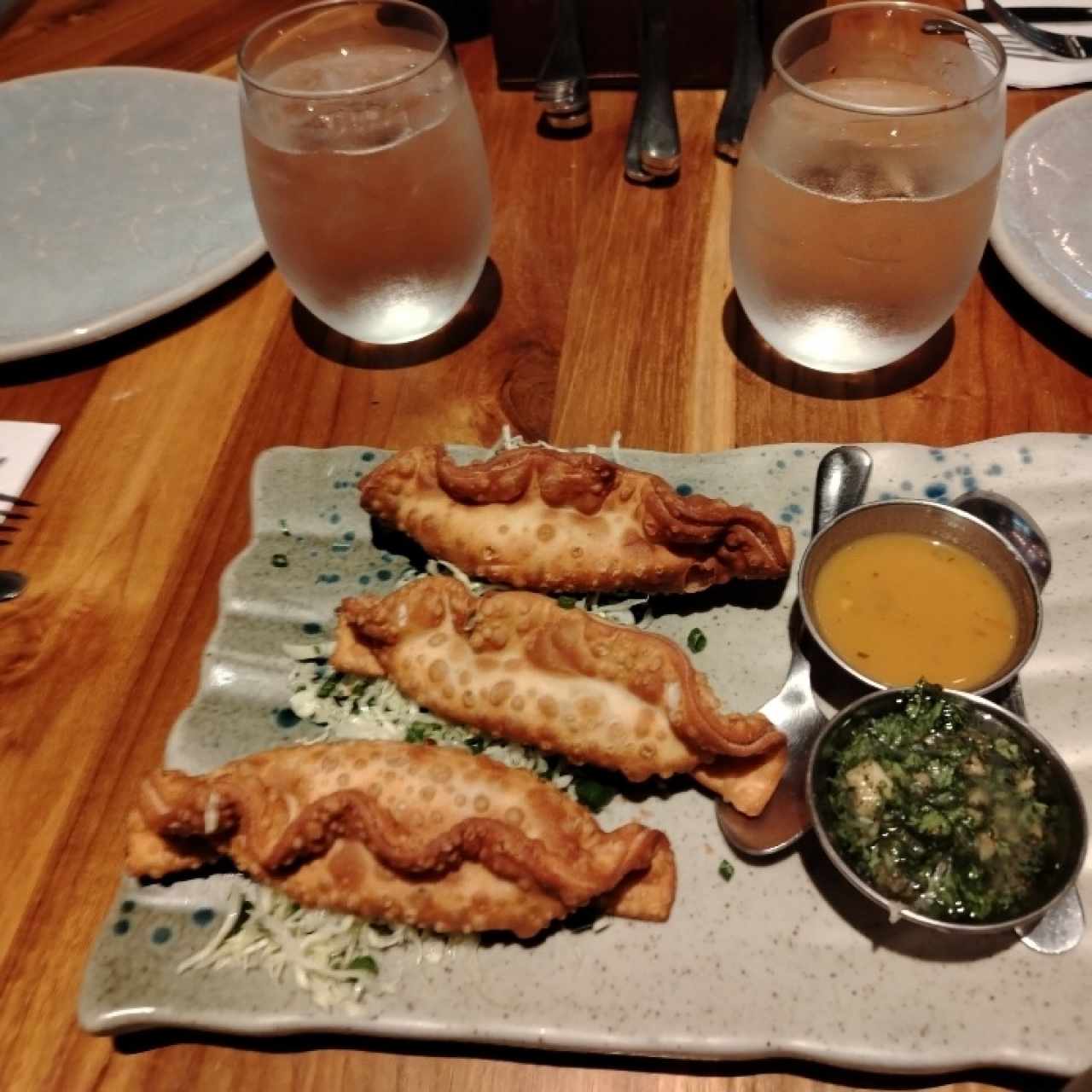 Empanadas de pescado al curry y queso amarillo