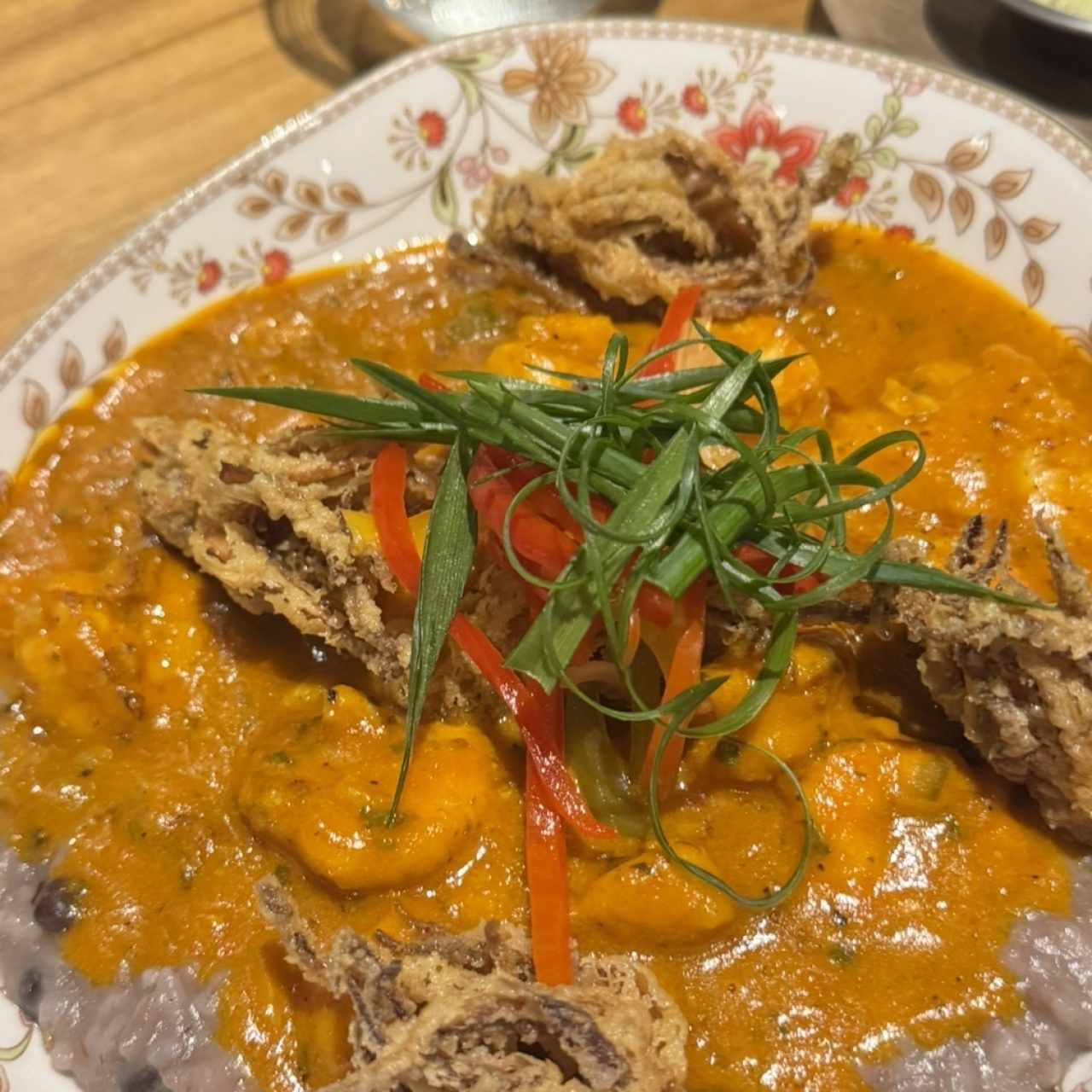 Guacho con guandú, coco y mariscos
