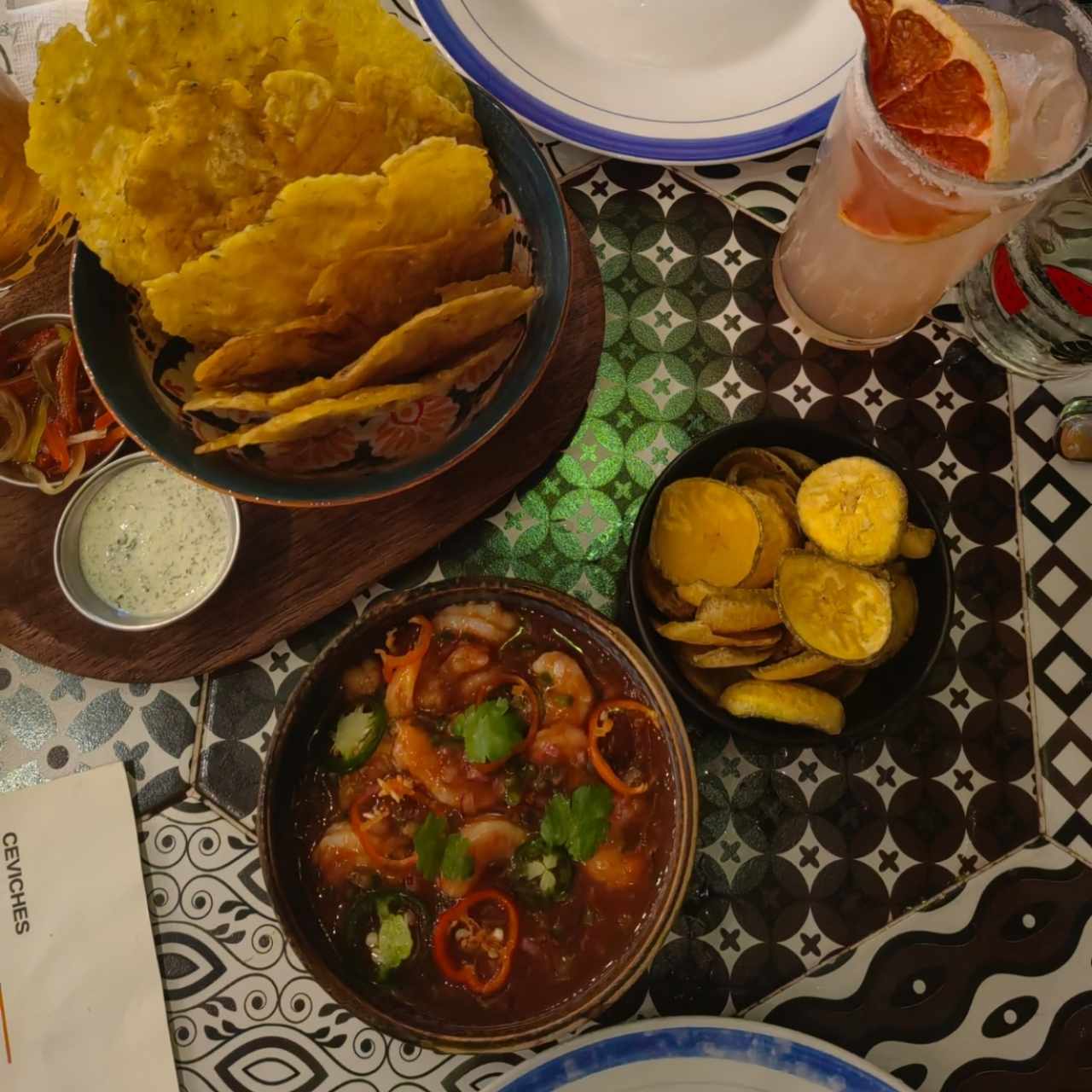 coctel de camarones y patacones