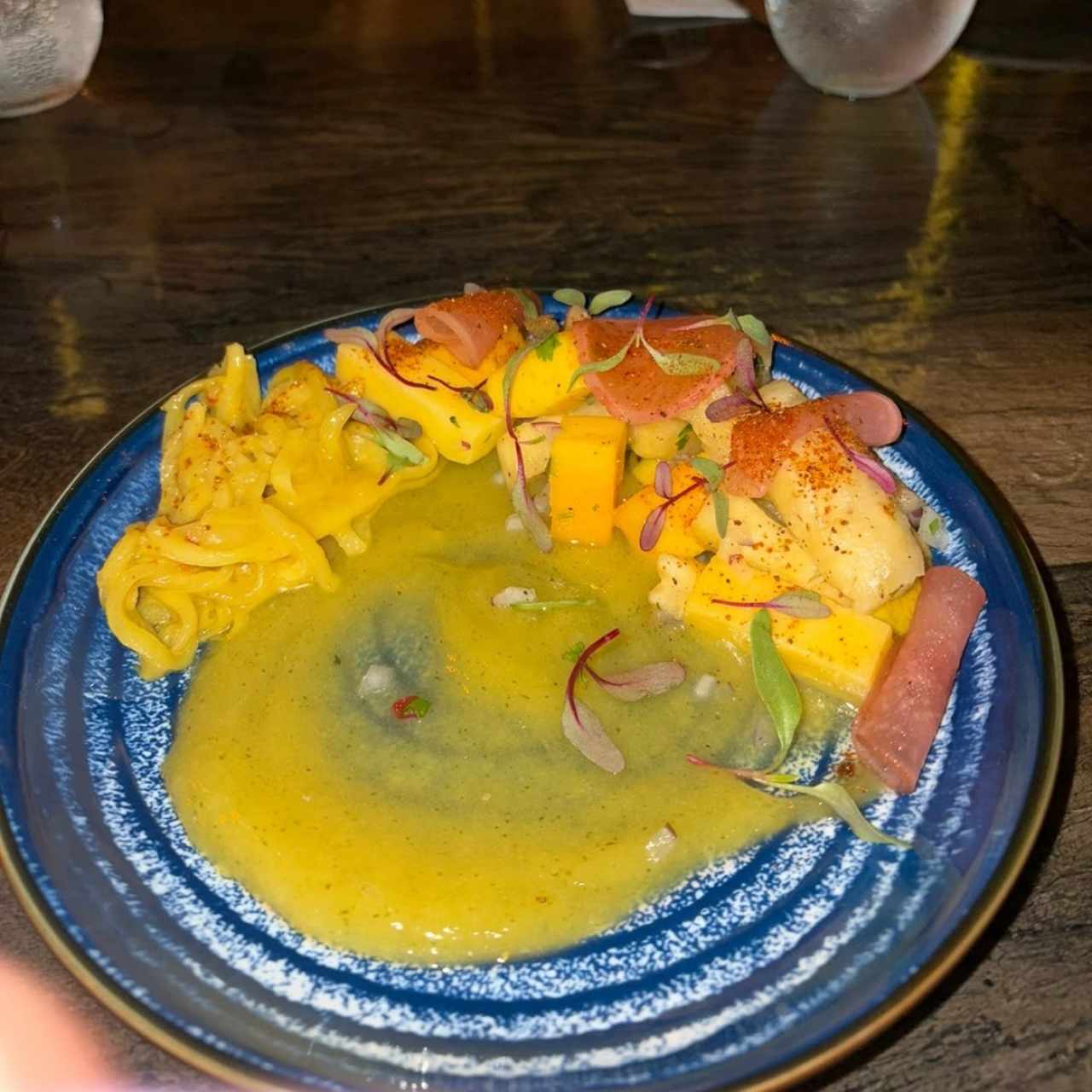 Ensalada fresca de mango y piña