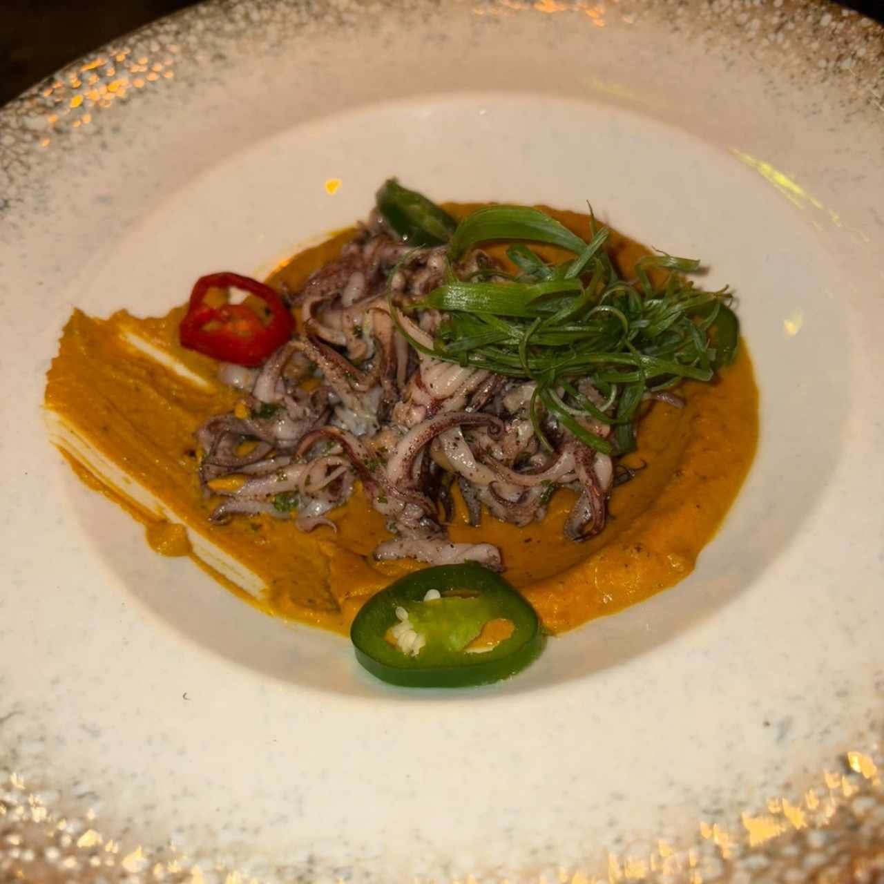 Hummus de Frijol blanco con Arañitas al Carbón