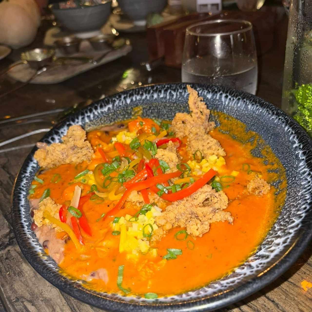 Guacho con guandú, coco y mariscos