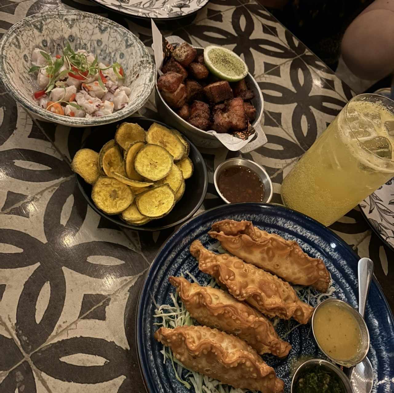 Empanadas de pescado al curry y queso amarillo