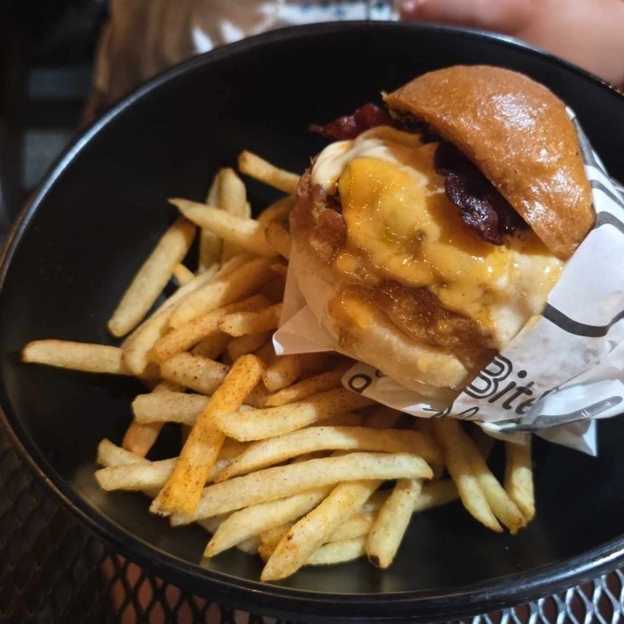 BURGERS - BITE ME
