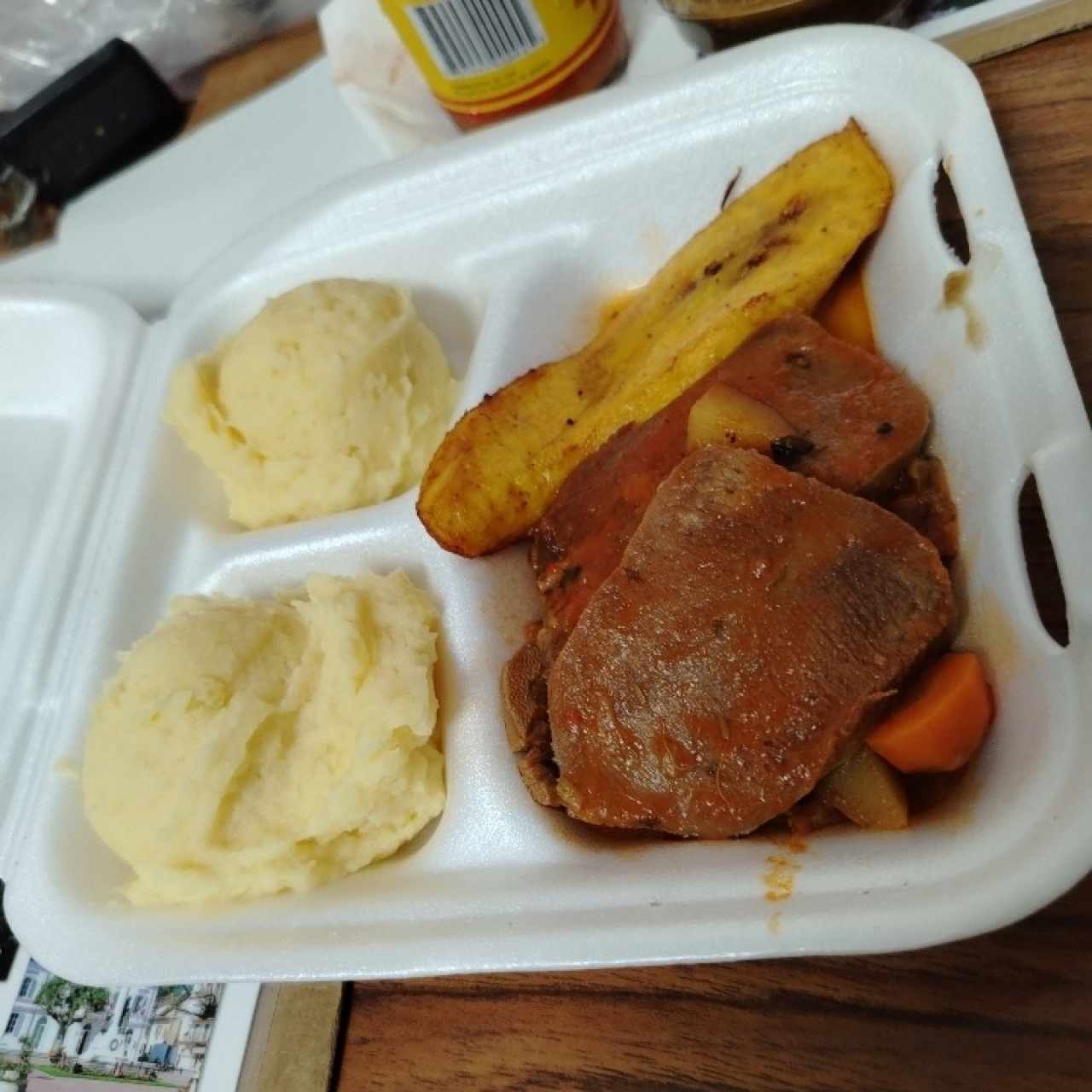 Lengua de res con puré 
