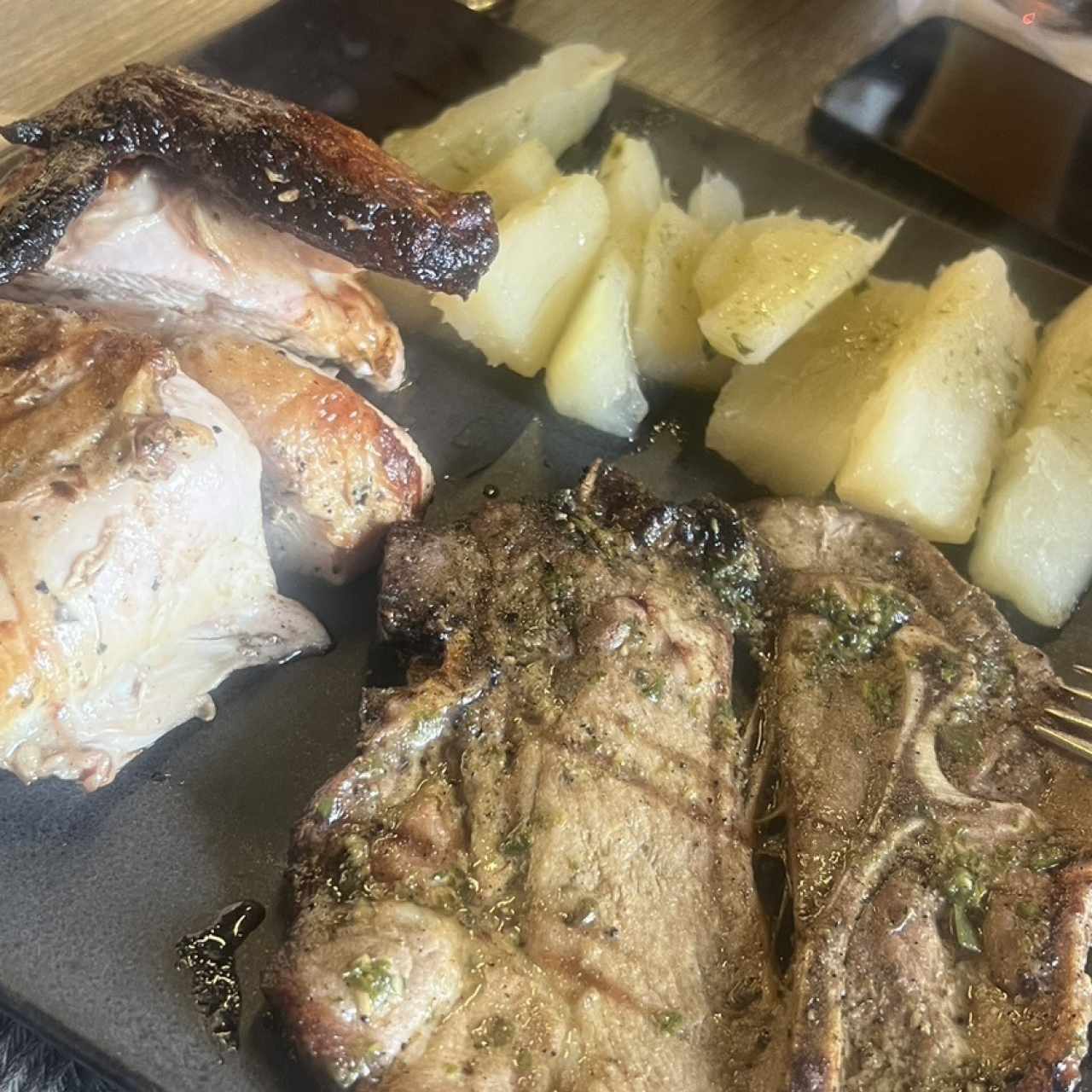 Pollo y chuleta 