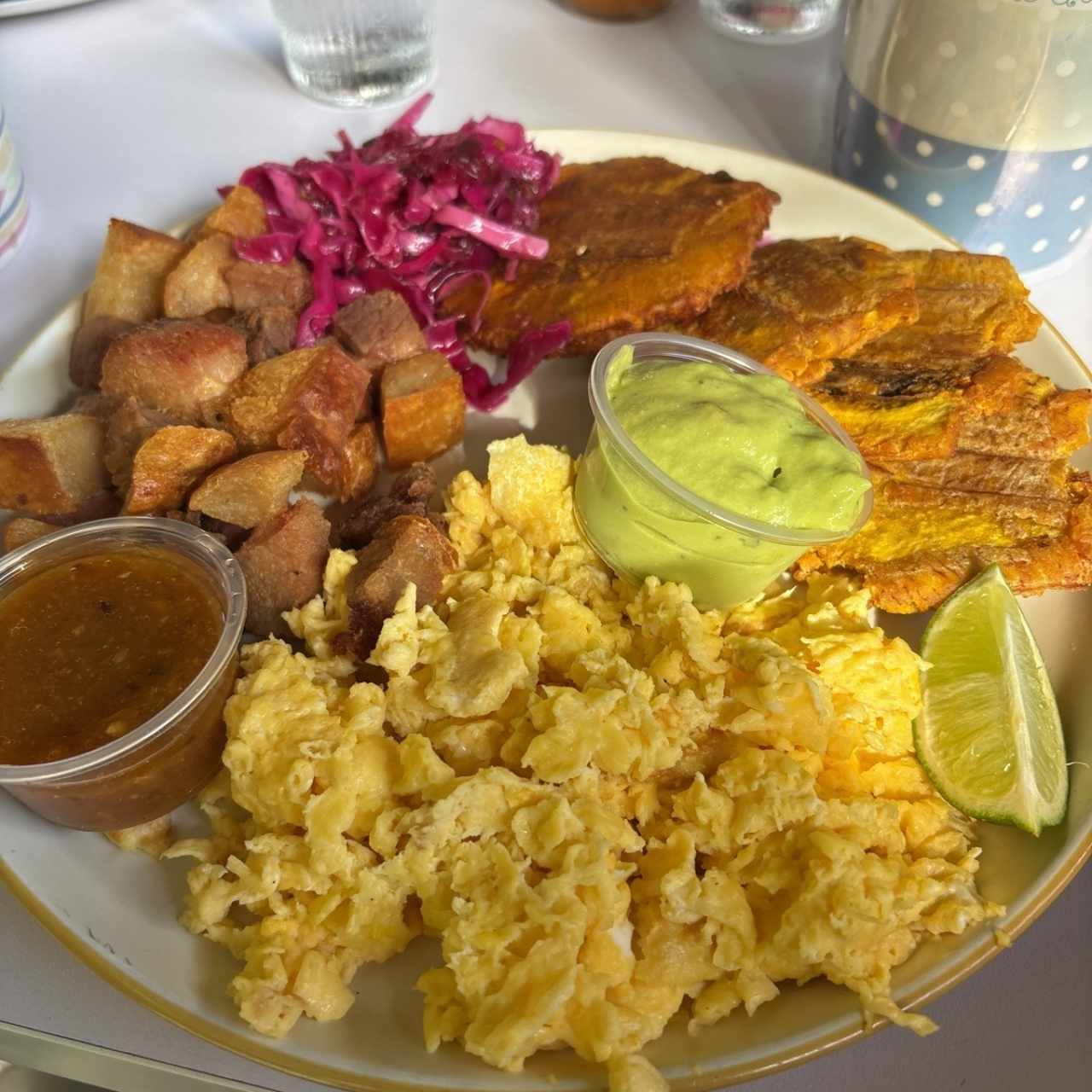Patacones( Carne, Pollo o Mixto)