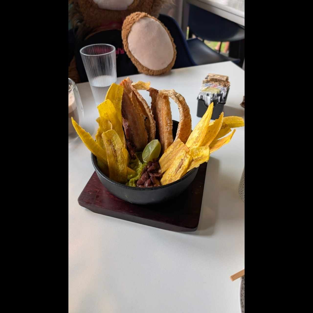 Chicharrón y Guac